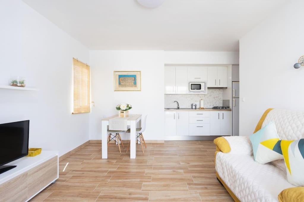 Vivienda Vacacional Rosaini Los Cristianos  Eksteriør billede
